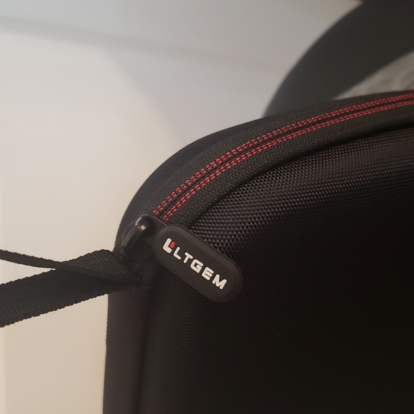 Black Hard Shell Case - Picture 2 of 9